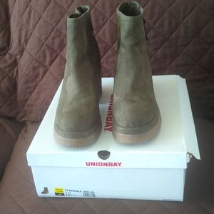 Barely Worn Union Bay Suede Scarsdale Platform Ankle Boots, Size 10M